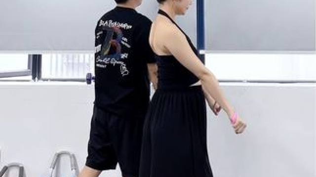 真的有用！老公都夸我气质越来越好了，虎背熊腰，弯腰驼背，手臂拜拜肉的姐妹一定要练起来！每天就练200