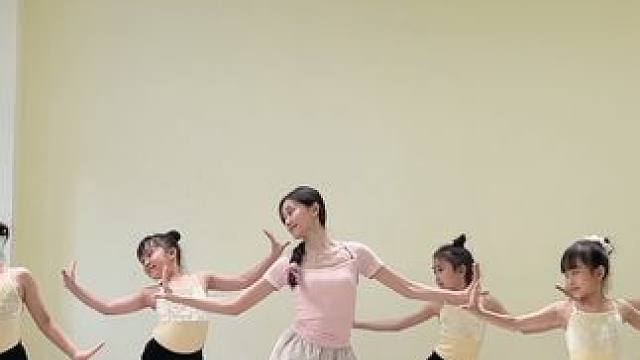 我身骑白马走三关，我改换素衣回中原 #傣族