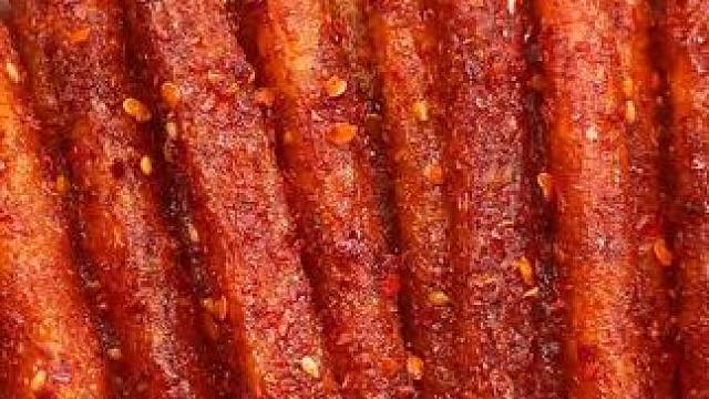 这是我们湖南的魔鬼辣条，整整5种款式，吃起来纯辣不带甜味，越吃越辣越辣越好吃！#好吃到停不下来 #零