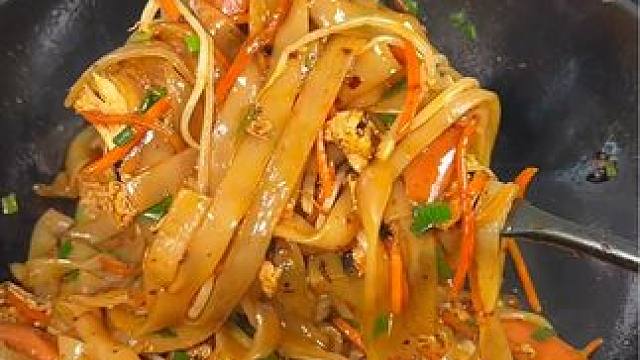 这样炒的河粉，爽滑劲道又美味，孩子说比买的还好吃#炒河粉