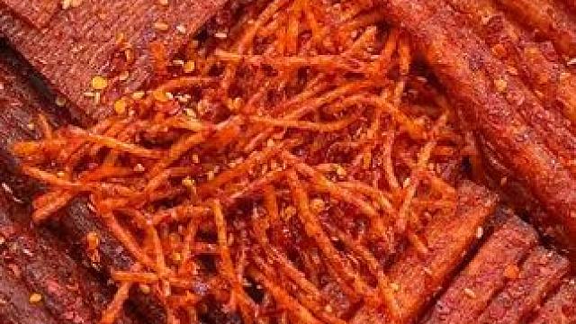 不喜欢甜口辣条的宝子赶紧来试试这个魔鬼辣条，吃起来纯辣不带甜味，越吃越辣越辣越好吃！#好吃到停不下来