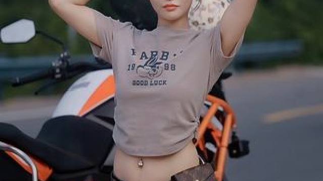 我可以道歉 但你必须跪着听#机车摄影 #骊山追焦 #西安女骑 #女骑 #摩托车