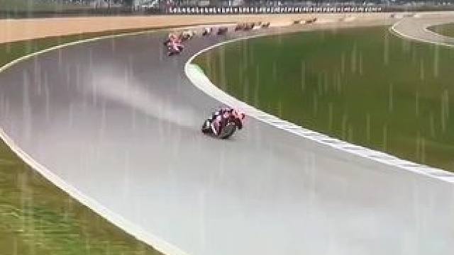 #motogp #摩托车比赛 #滑胎过弯 #大神控车 #危险动作请勿模仿