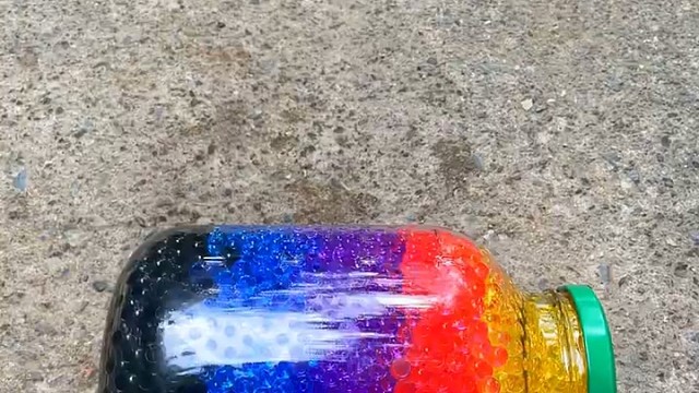 楼梯滚瓶子爆破解压时刻