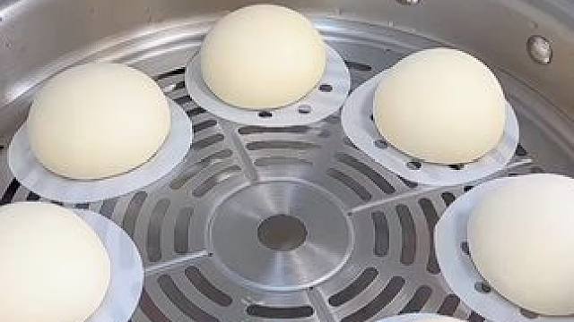 自从有了这个#蒸笼纸  #蒸笼垫  #一次性蒸笼纸  #垫纸  蒸包子，蒸馒头，再也不怕掉皮粘锅了。