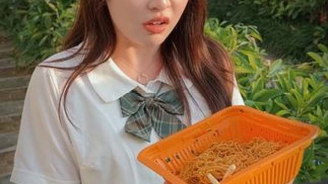 不仅分量刚刚好，口味也刚刚好，七种口味七天不重样#今麦郎#一桶半 #速食美食 #拌面