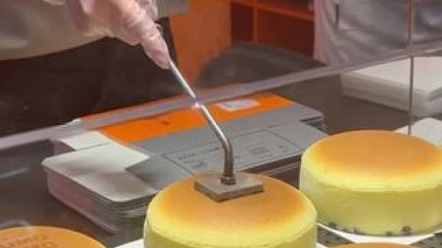 芝士脑袋们冲！#芝士蛋糕 #新鲜出炉 #半熟芝士 #蛋糕