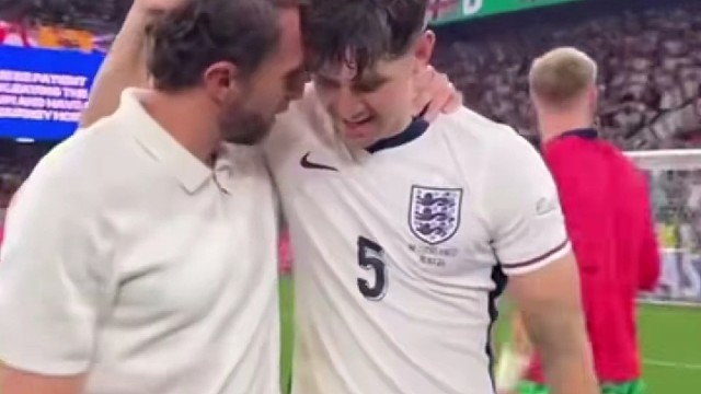 欧洲杯两连亚！# 索斯盖特 宣布辞去