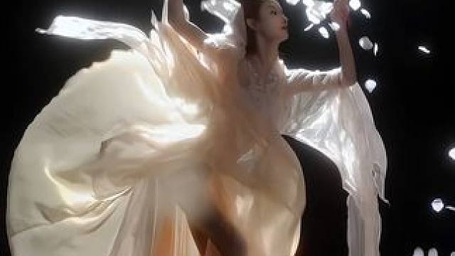 “尘世多纷扰，我只为你折腰”#红尘客栈 #古典舞 #氛围感 #我却只为你折腰