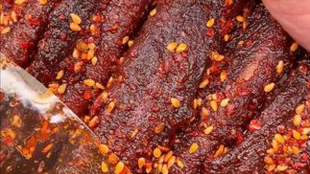 能吃辣的一定要试试这个爆辣鸭翅中，又香又辣特别过瘾，一口下去满满的全是肉#追剧小零食 #好吃到停不下