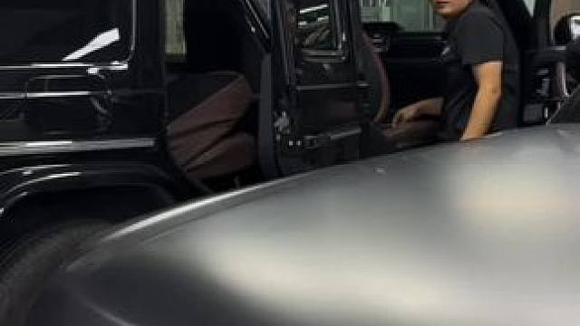 早上没吃完的粉条把它穿在车顶上还有点好看#星空顶 #g500 #g63