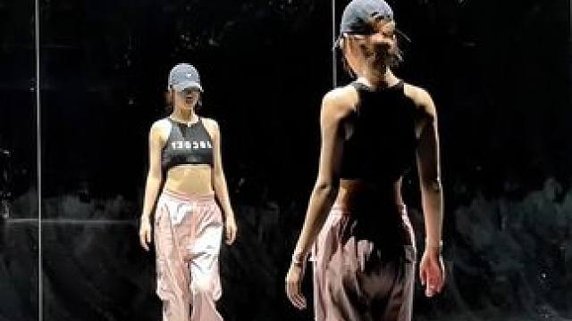 对零基础也太友好了吧！ #零基础学舞蹈 #一学就会系列 #不得不爱 #贲贲编舞