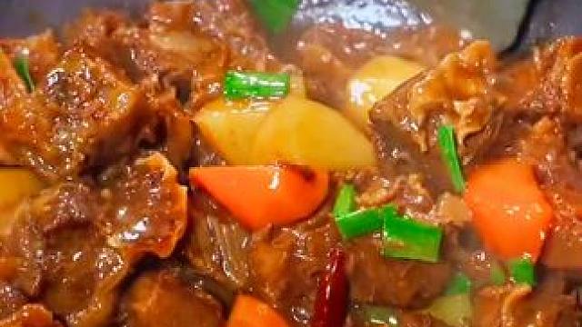 给大家分享用牛肉做可口美味的炖牛肉的做法，赶紧做起来试试吧#懒人美食教学