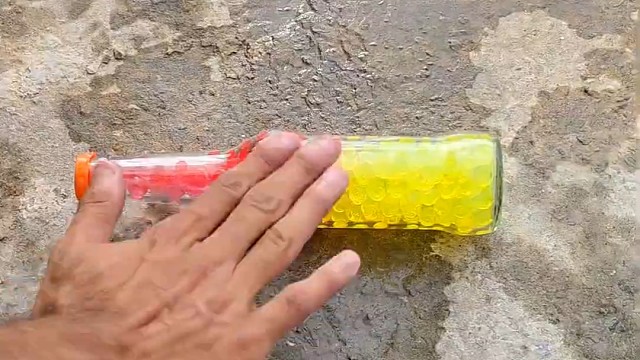 楼梯滚瓶子爆破解压时刻