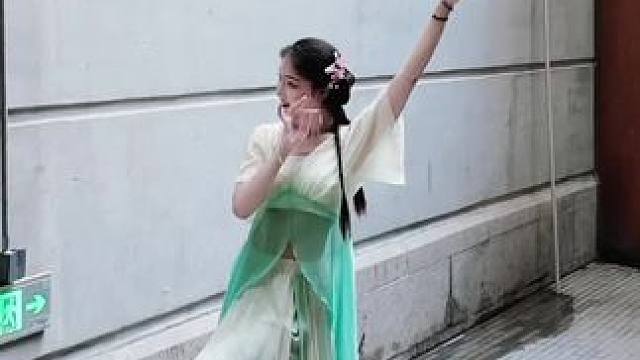 再跳一次入画江南～#古典舞 #国风古韵 #爱舞蹈爱生活