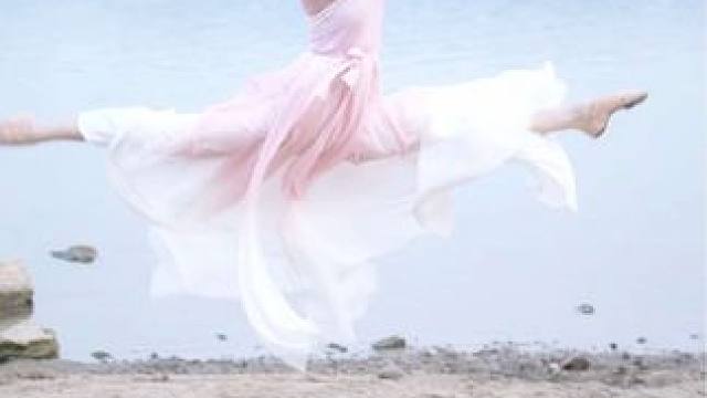 请在时光的最深处 暖暖照着我#会开花的云#一字马#古典舞#边走边跳