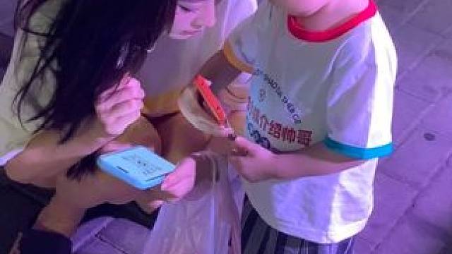 想过是弟弟，但是没想到这么小#人类幼崽 #美女日常