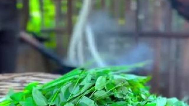 水煮辣条柬埔寨生活 #农村生活 #我的乡村生活 #原始美味 #农村美食