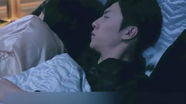 男人天天等妻子睡着后，出去打电话 #千年剧场 #婚姻迷宫 #超好看的剧强烈推荐 #因为一个片段看了整