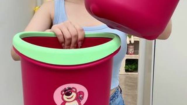 到手两个草莓小熊垃圾桶真的太划算啦!#超便宜超划算  #家用垃圾桶推荐  #结实耐用