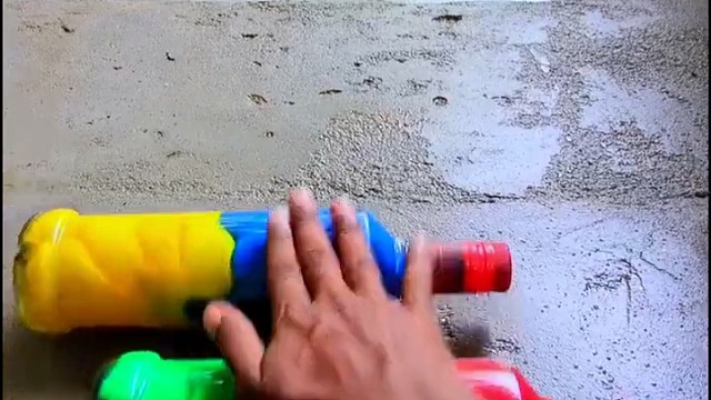 楼梯滚瓶子爆破解压时刻