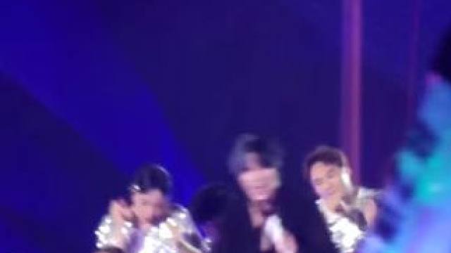 不是蹦迪去不起 而是薛之谦演唱会更有性价比#薛之谦 #我好像在哪见过你d