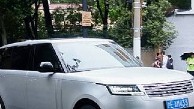 大路虎揽胜 有的霸气 #街拍豪车 #路虎揽胜 #dou是好车 #路虎揽胜行政