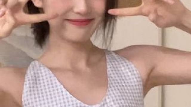 还是跳个舞吧～ #看镜头 #眼里有光 #夏日搭配 #今日穿搭look #今天长这样