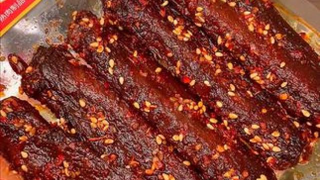 哇！这个鸭翅中真的又香又辣，不能吃辣的千万不要尝试！#好吃到停不下来 #零食推荐 #追剧小零食