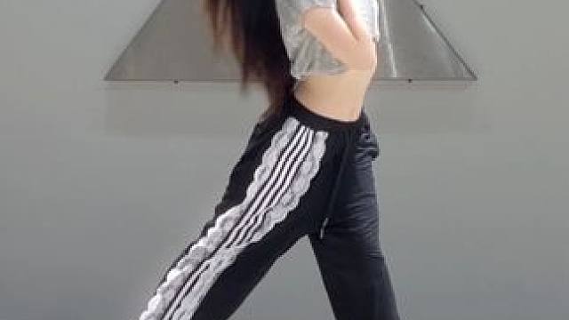 差点被自己绊倒‍♀️ #boyfriend #酸酸编舞 #翻跳 #零基础学舞蹈 #jazz