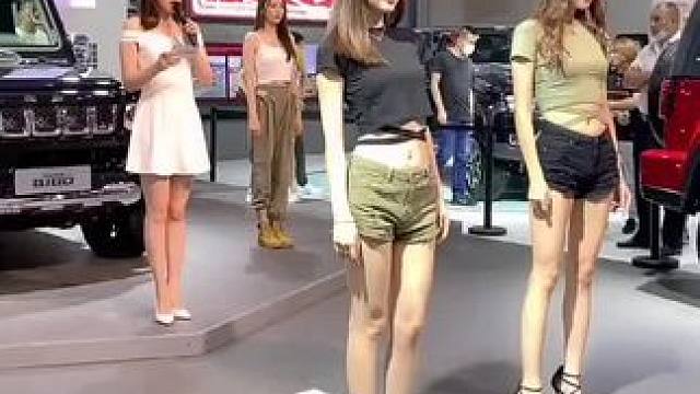 #模特美女 #车展模特 #街拍美女 #邻家女孩 #笑容最治愈的女孩