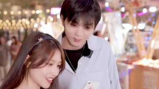 公司高管姐姐大胆表白实习生小哥是一种什么样的感觉#街头采访 #高甜来袭 #情侣 #甜甜的恋爱 #脱单