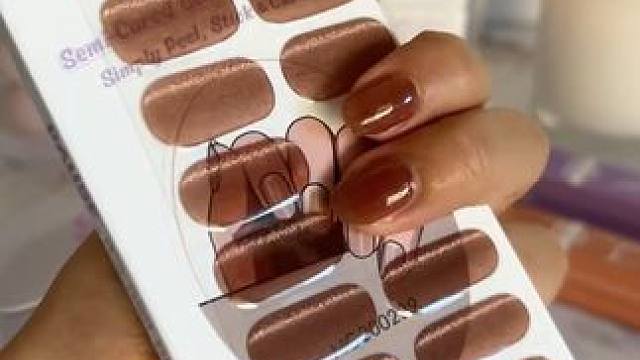 外国小姐姐沉浸式贴美甲 #沉浸式