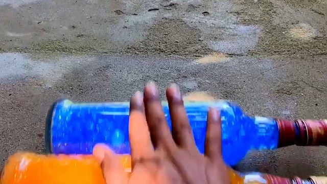 楼梯滚瓶子爆破解压时刻