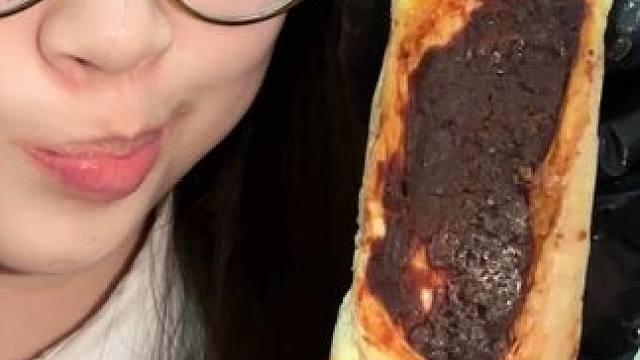 哈哈哈哈哈最近超级火！还是全麦的呢！但是我感觉好吃就行嘿嘿！真的很好吃但是千万别买错了！层遇的！
#