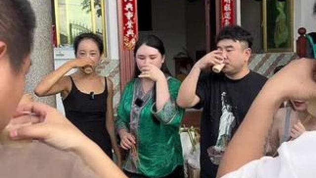 给远道而来的粉丝 做一道他们心心念念的见手青#聚会 #见手青 #地方特色美食 #双凤 #那些尝一口就