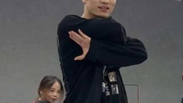 都什么年代了，还有谁没有“凤凰传奇”？？？#CC编舞  #零基础学舞蹈 #hiphop基础 #全是爱