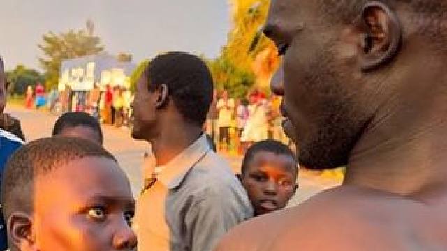 非洲乌干达小伙全村最靓的仔，健身八年，练就一身腱子肉！ 非洲乌干达小伙全村最靓的仔，健身八年，练就一