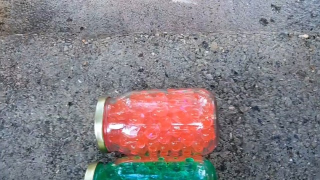 楼梯滚瓶子爆破解压时刻