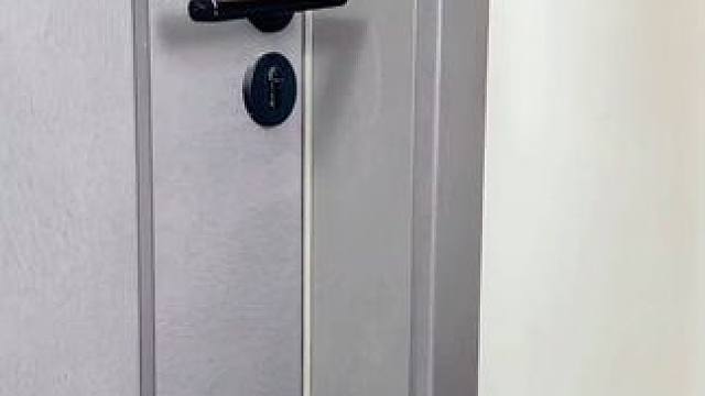 出差旅游，带上这个5孔折叠衣架，想放哪里都太方便实用了#折叠衣架  #实用省空间  #出差旅行必备