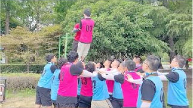 信任背摔 #户外拓展团建#信任背摔 经典永不过时，38度户外拓展，致敬每一个团建人#背摔#拓展训练#