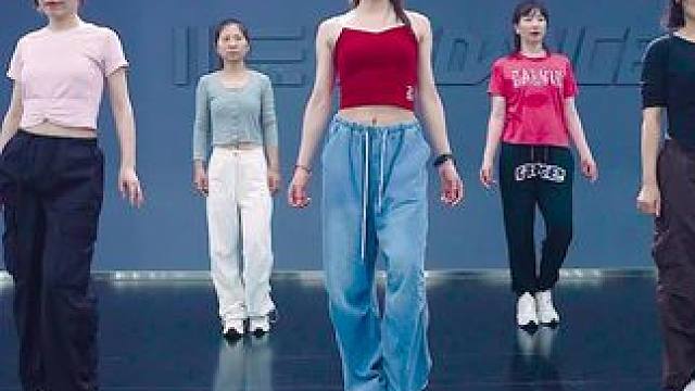 #成人零基础舞蹈培训 #爵士女孩 #零基础爵士舞 #舞蹈课堂随拍 用镜头记录
见证每一次的变化和进步