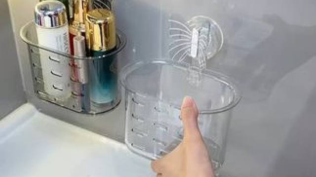 用过的洗脸巾舍不得扔的，就像我这样装个#吸盘收纳筐  收纳起来方便二次利用!#吸盘置物架  #收纳整