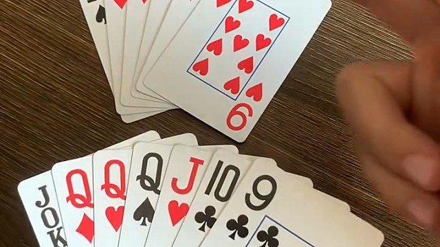 乱打乱赢 先出单10三个Q都可以赢