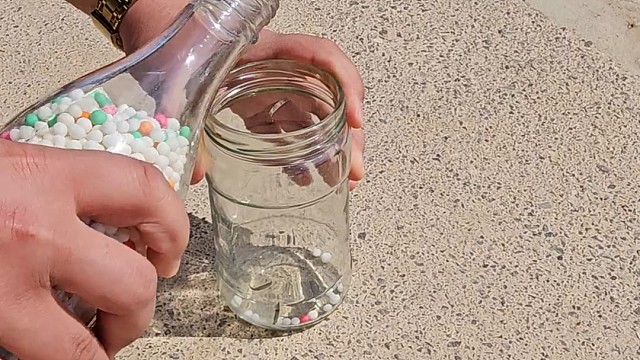 楼梯滚瓶子爆破解压时刻