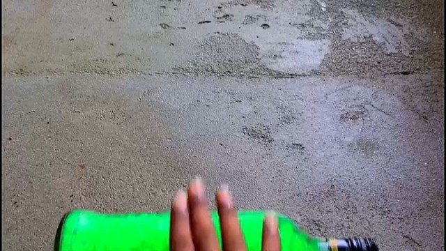 楼梯滚瓶子爆破解压时刻