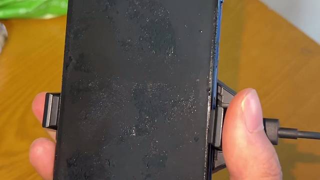 刚买的游戏手机冻坏了