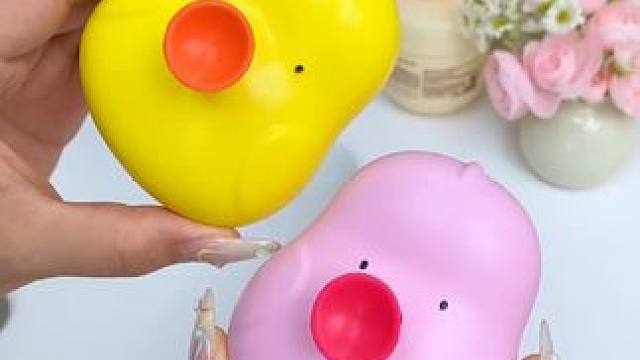 #按摩洗头刷  可以把头发洗得更加干净，而且还能给头发做按摩，太好用了!#洗头神器  #洗头梳