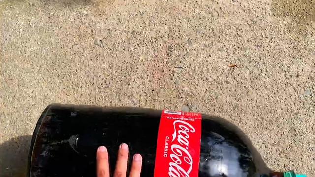 楼梯滚瓶子爆破解压时刻