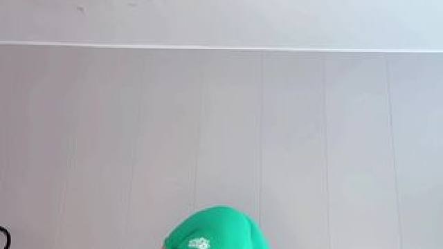 瑜伽之旅，如行云流水，不急不躁，顺应自然。在每一次呼吸间，感受身心的融合，寻得内心的宁静与平和。瑜伽